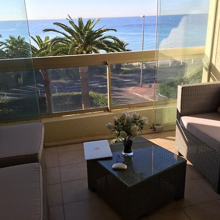 Dionysos Vue Mer Cannes Bilik gambar