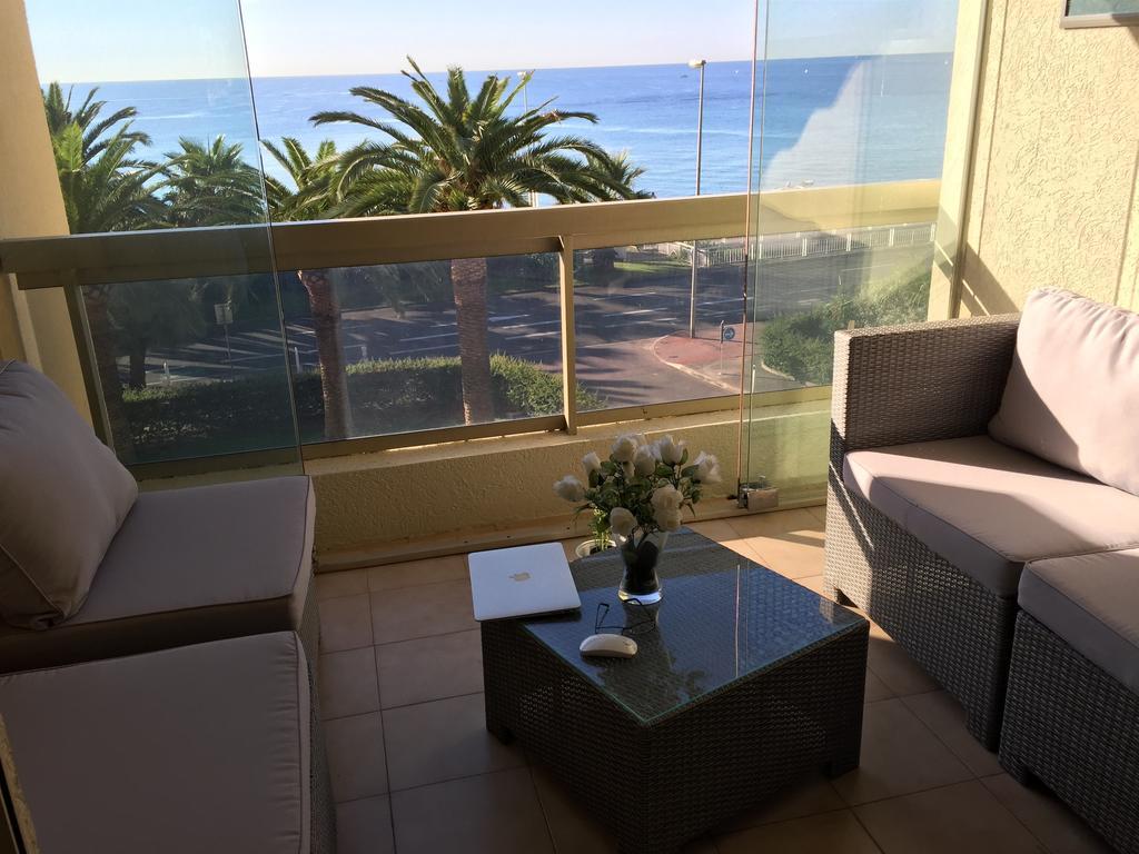 Dionysos Vue Mer Cannes Bilik gambar
