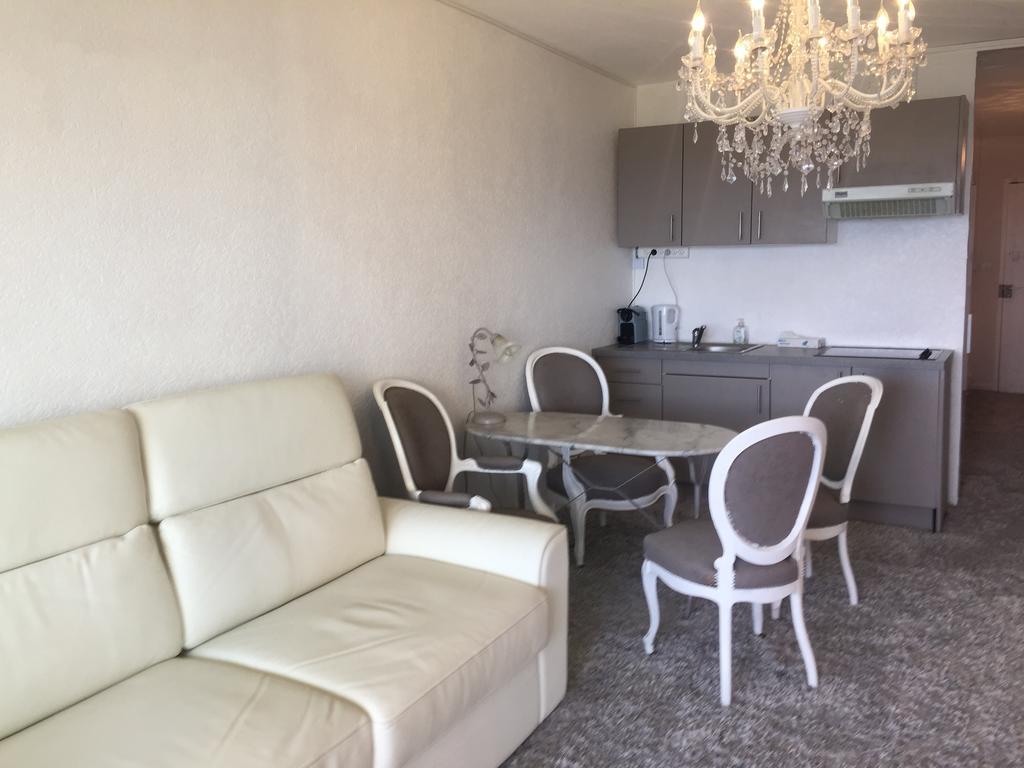 Dionysos Vue Mer Cannes Bilik gambar