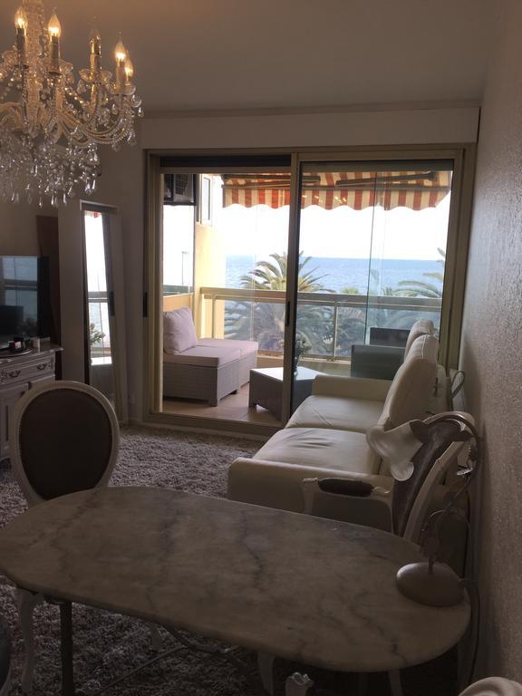 Dionysos Vue Mer Cannes Bilik gambar