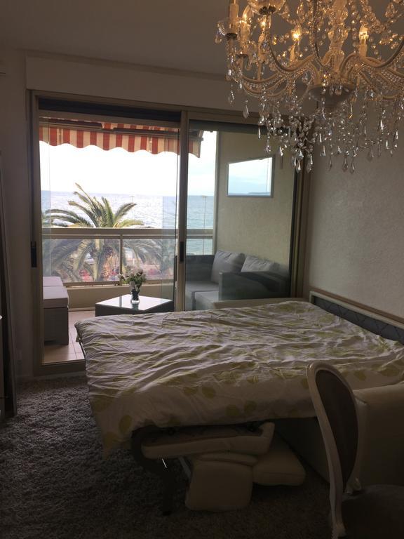 Dionysos Vue Mer Cannes Bilik gambar